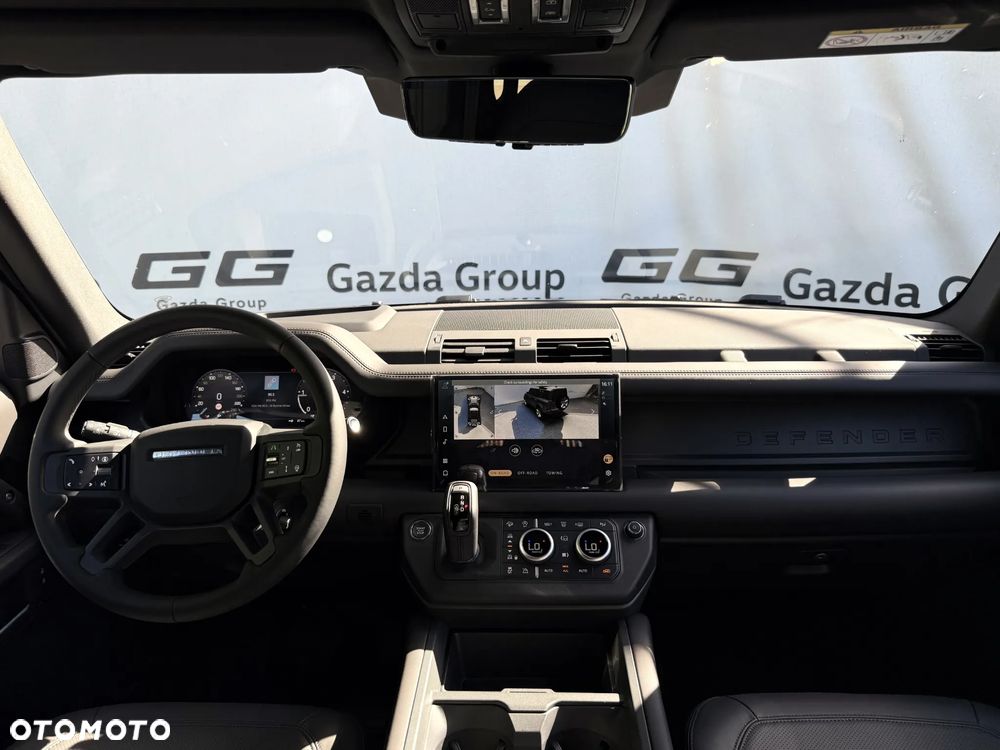 Land Rover Defender 110 D300 X-Dynamic HSE - 4