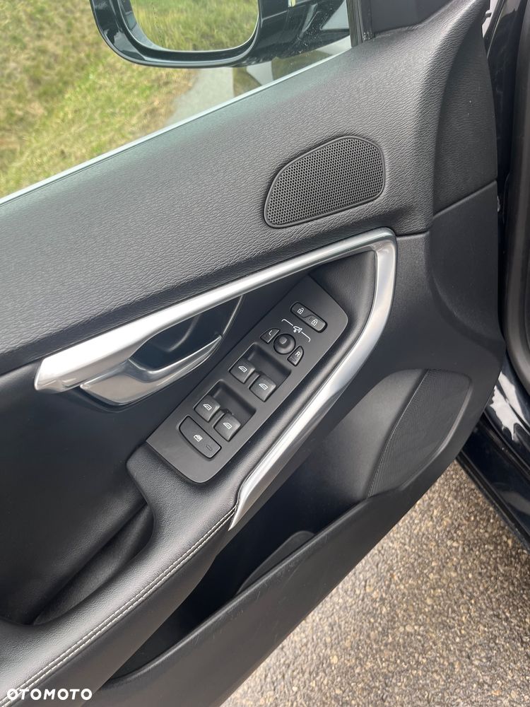 Volvo V40 D2 R-Design - 29