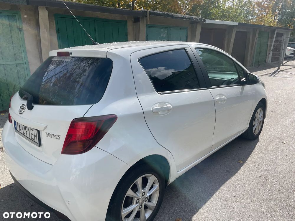 Toyota Yaris 2015 photo 4