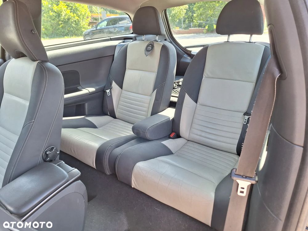 Volvo C30 2.0D Momentum - 23