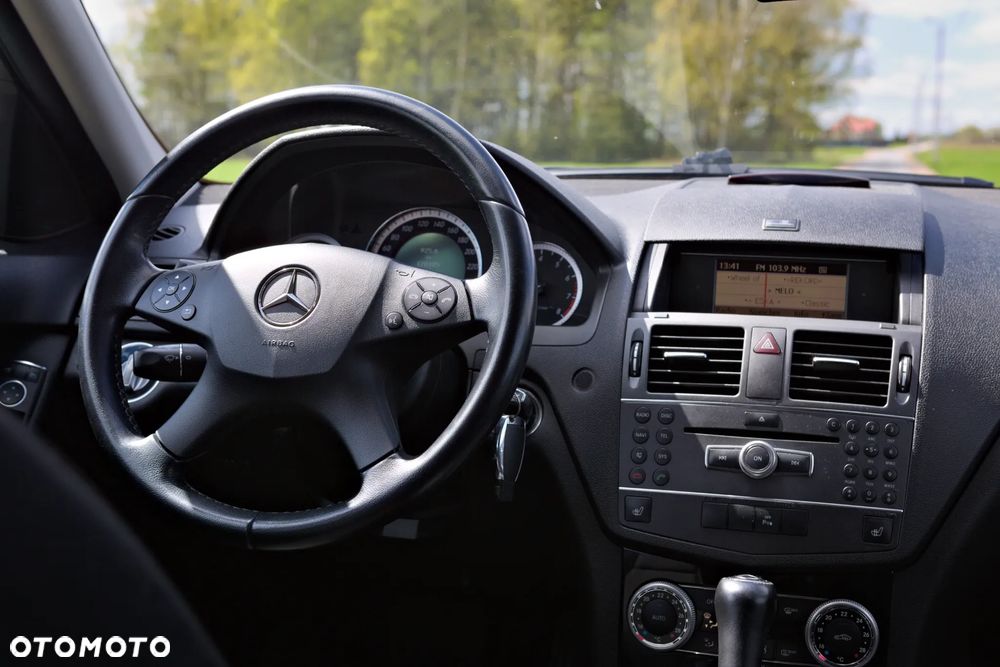Mercedes-Benz Klasa C 180 CGI Automatik BlueEFFICIENCY - 30