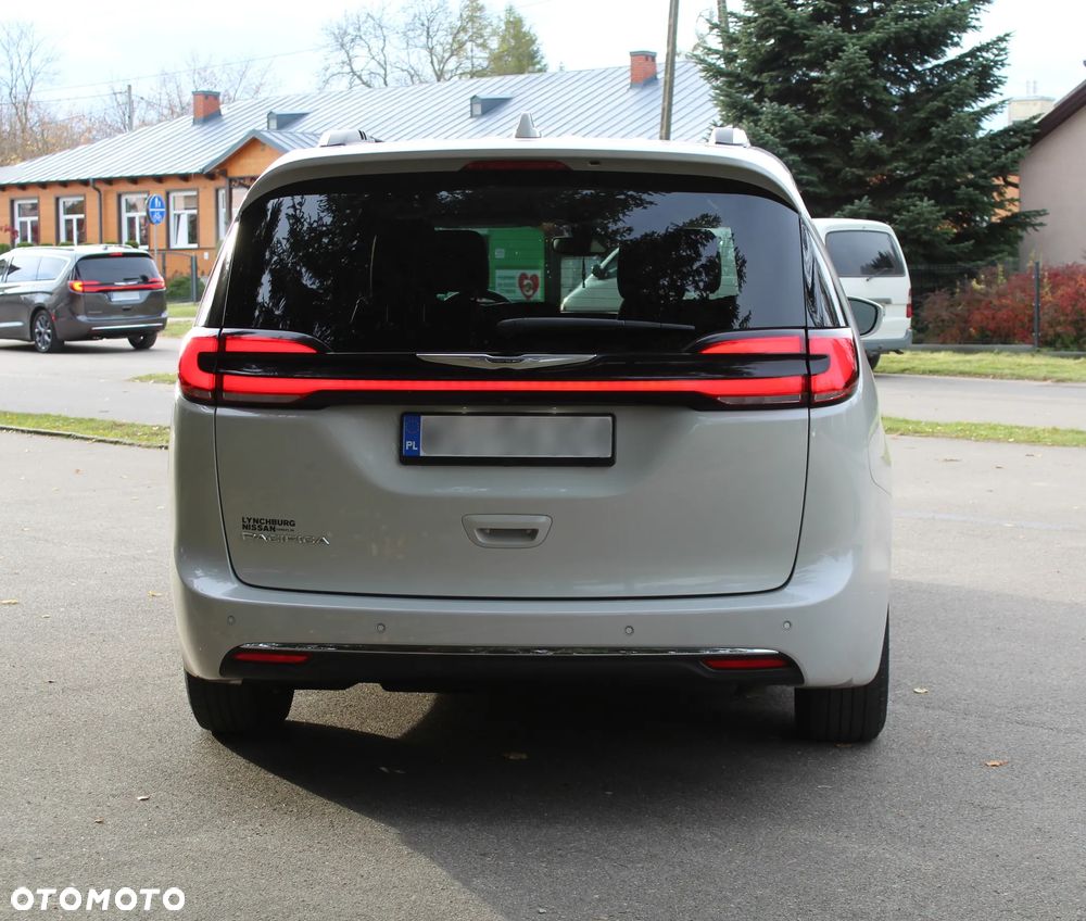 Chrysler Pacifica - 5