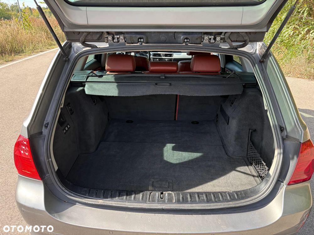 BMW Seria 3 330d DPF Touring - 11