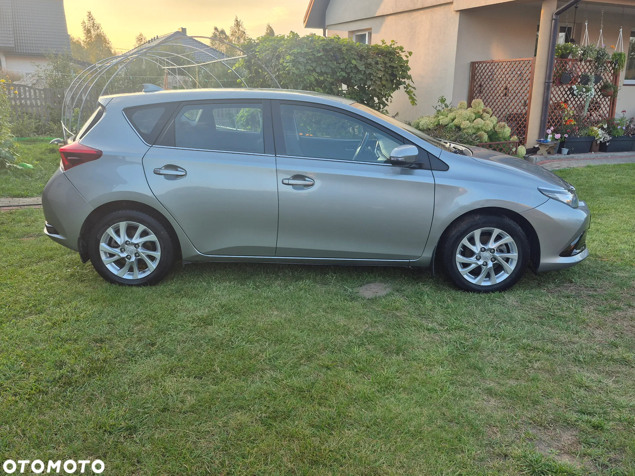 Toyota Auris 1.6 Premium - 4