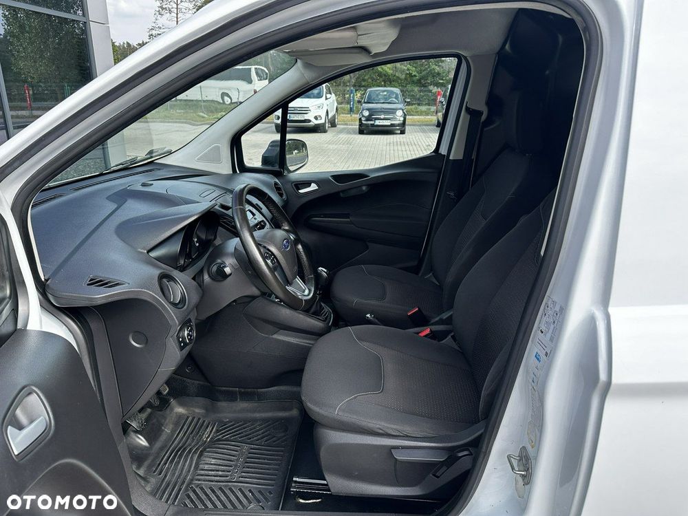 Ford Transit Courier - 10