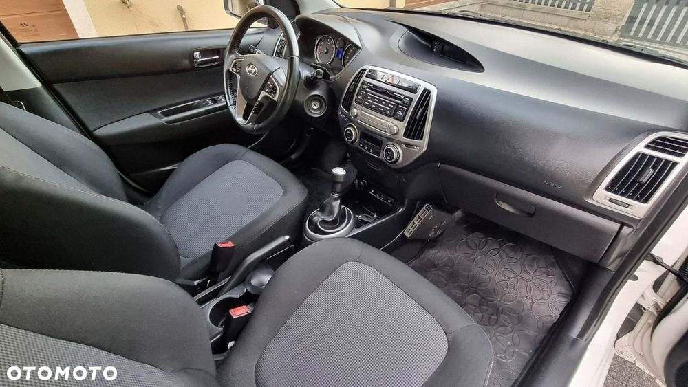 Hyundai i20 - 12