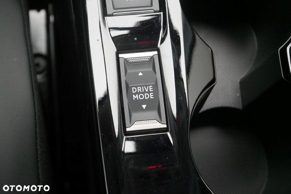 Peugeot 2008 1.2 PureTech Allure S&S - 19