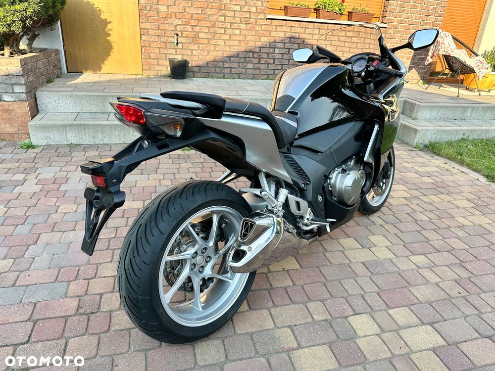 Honda VFR - 7