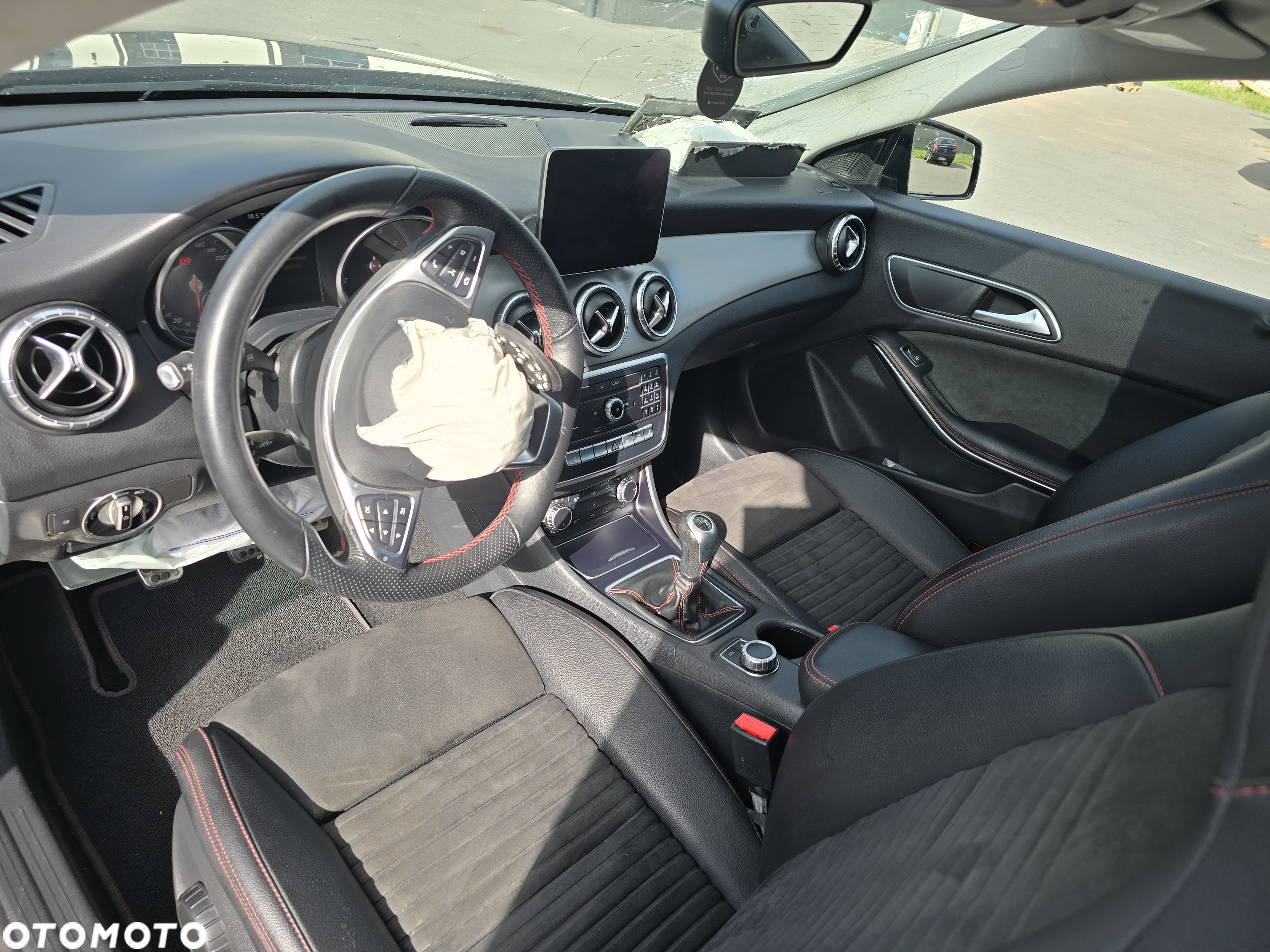 Mercedes-Benz CLA Shooting Brake 180 AMG Line - 12