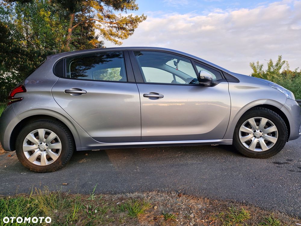 Peugeot 208 - 1