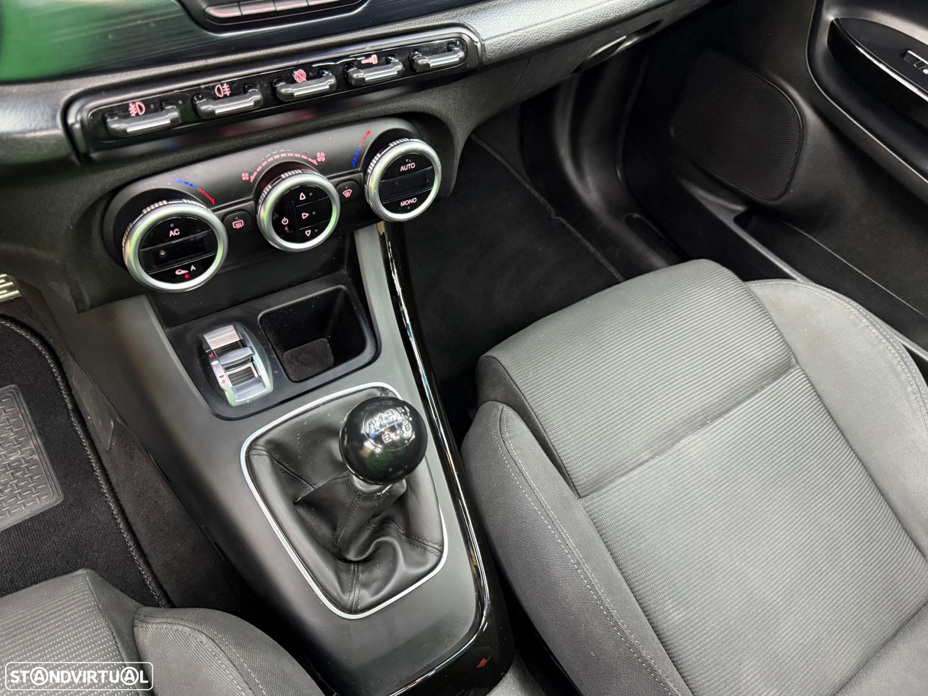 Alfa Romeo Giulietta 2.0 JTDm Distinctive - 26