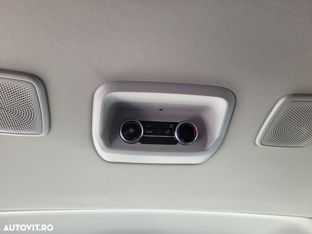 Volkswagen Caravelle - 13