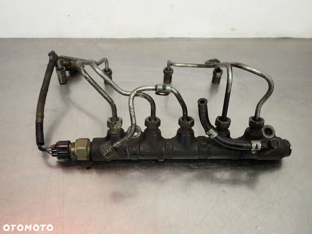 LISTWA WTRYSKOWA TOYOTA COROLLA E12 - 1