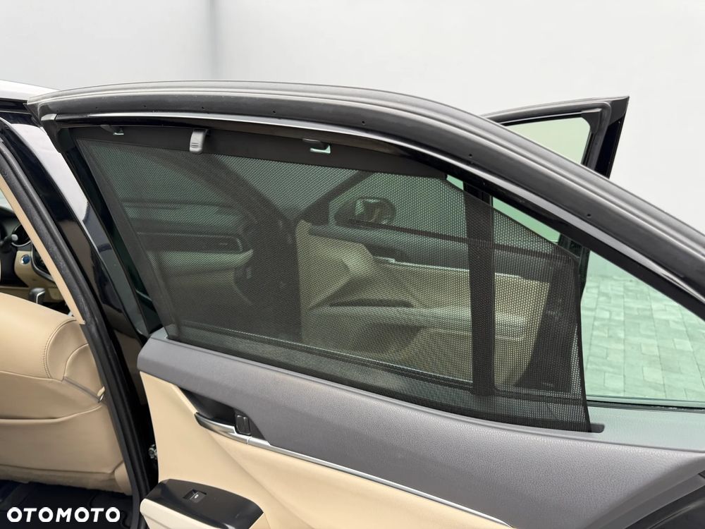 Toyota Camry 2.5 Hybrid Executive CVT - 27