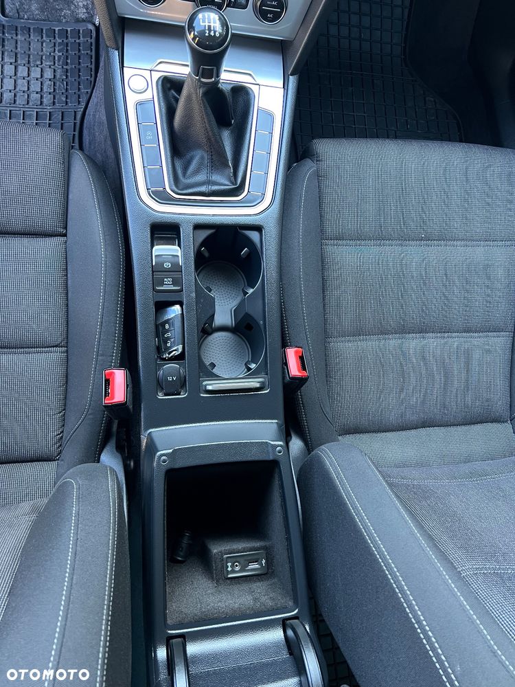 Volkswagen Passat 2.0 TDI (BlueMotion Technology) Comfortline - 20