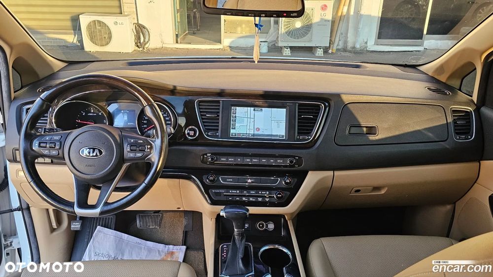 Kia Carnival - 10