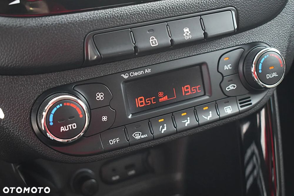 Kia Ceed 1.6 GDI Dream Team Edition - 25