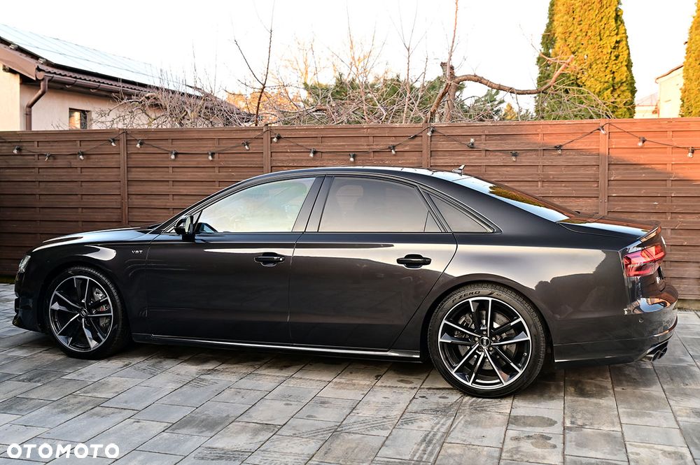 Audi S8 - 12