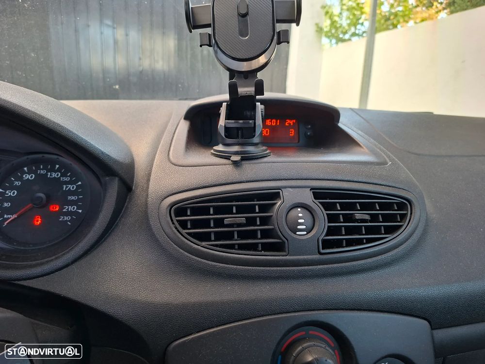 Renault Clio - 10