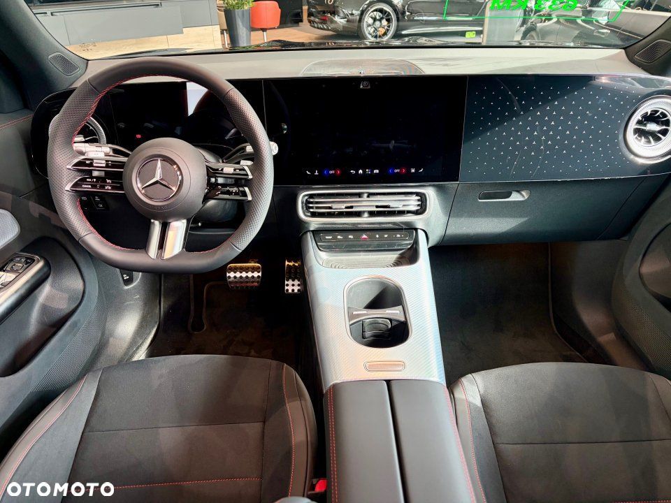 Mercedes-Benz GLB - 13