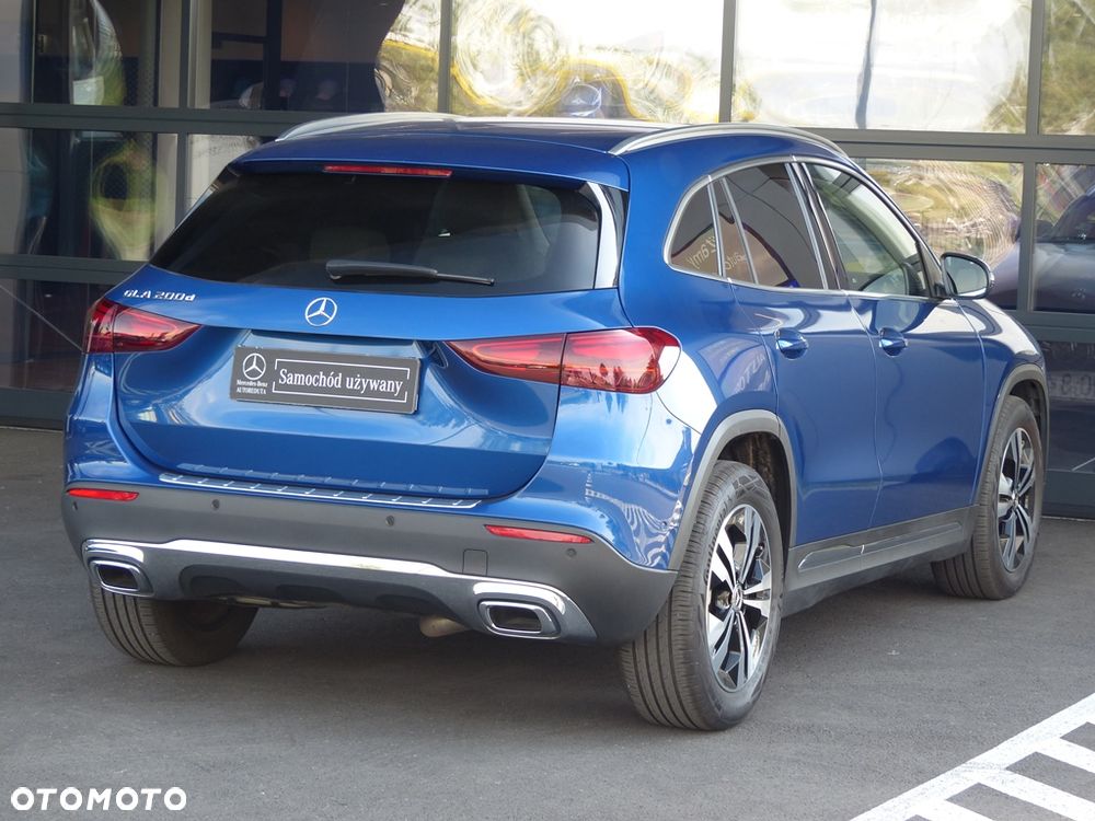 Mercedes-Benz GLA 200 d Progressive 8G-DCT - 3