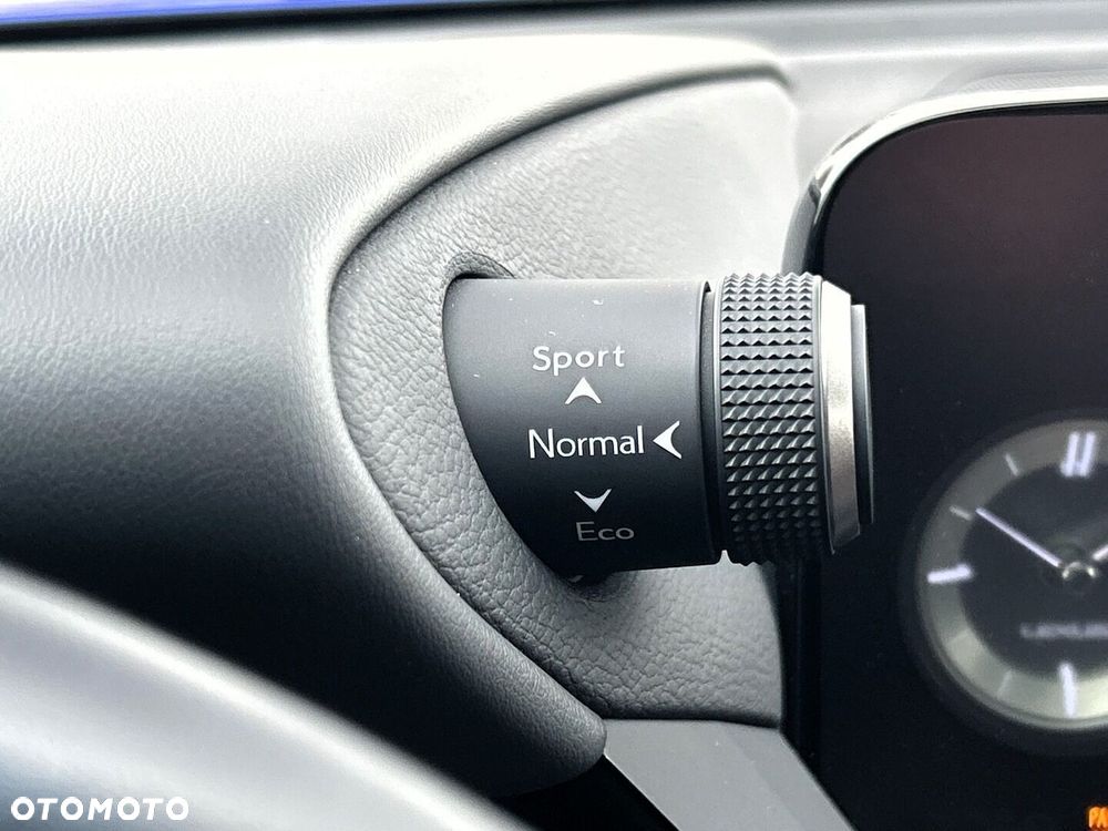 Lexus ES 300h F Sport Design - 26