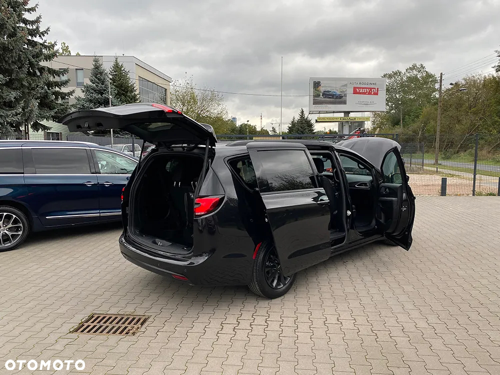 Chrysler Pacifica - 12
