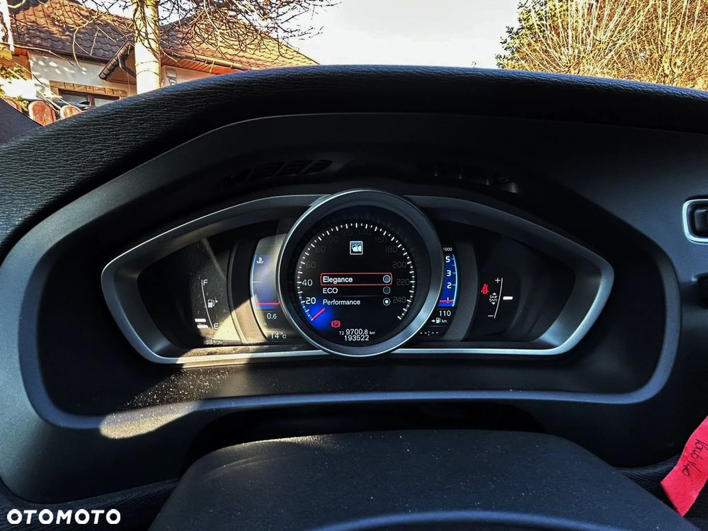 Volvo V40 D2 R Design - 31