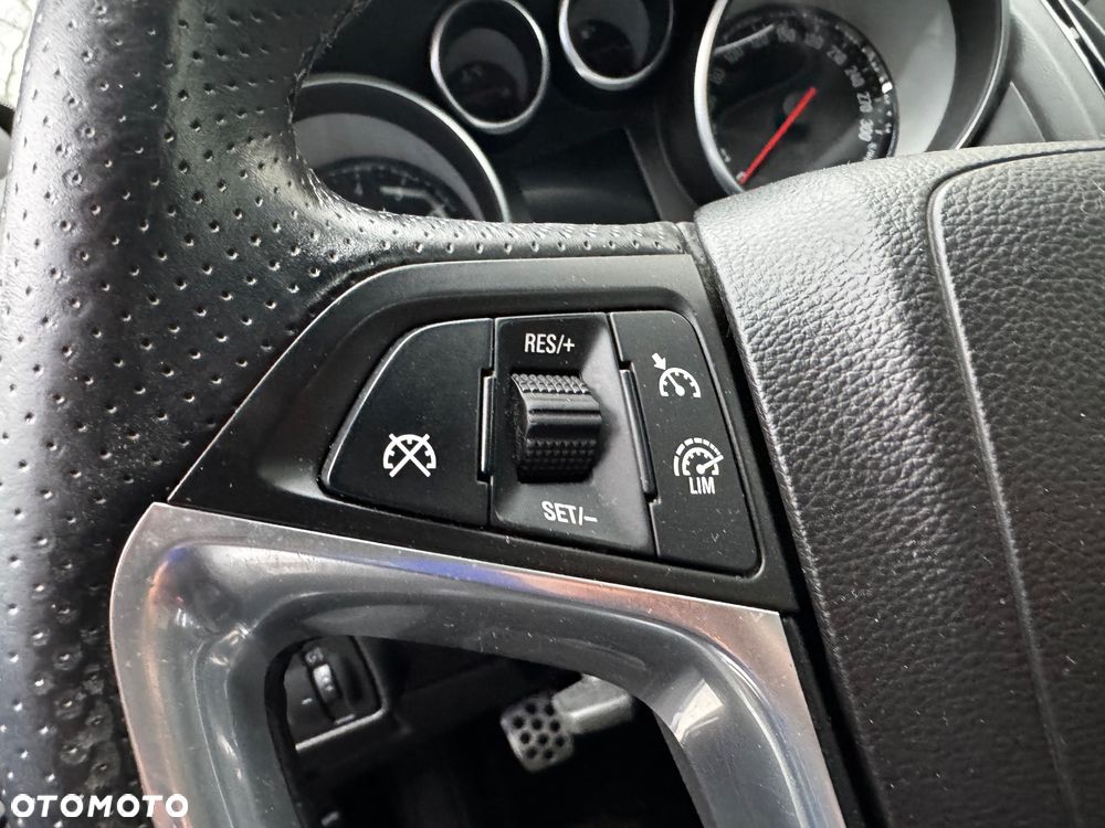 Opel Astra OPC Start/Stop - 13