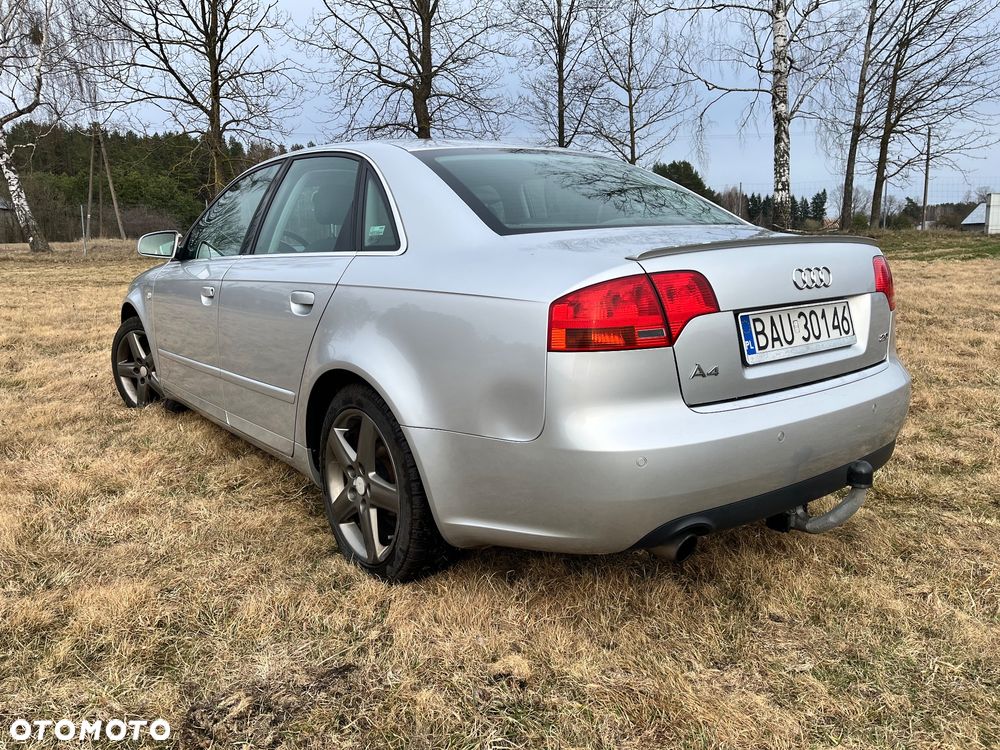 Audi A4 Limousine - 4