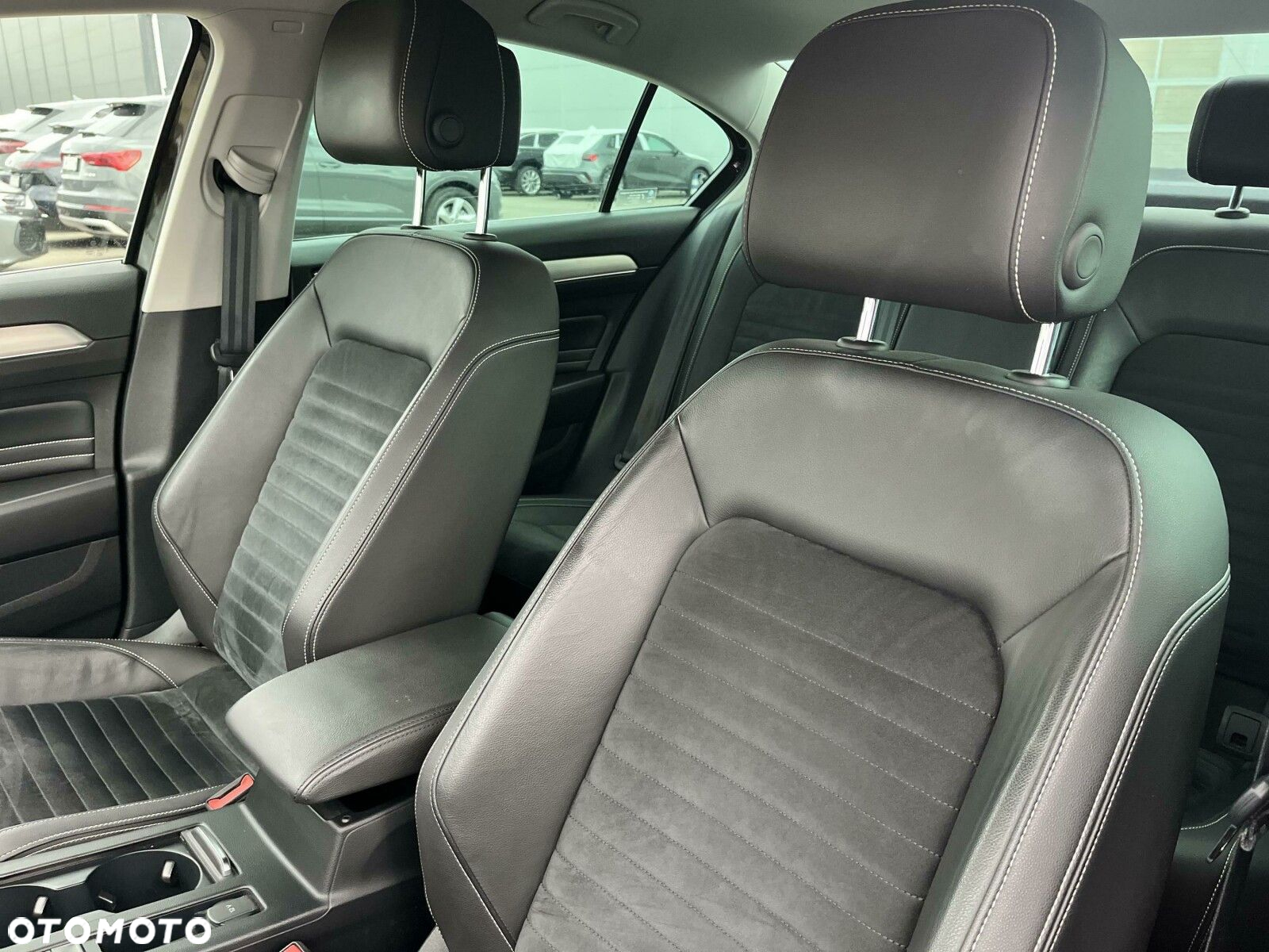 Volkswagen Passat 2.0 TDI Elegance DSG - 12