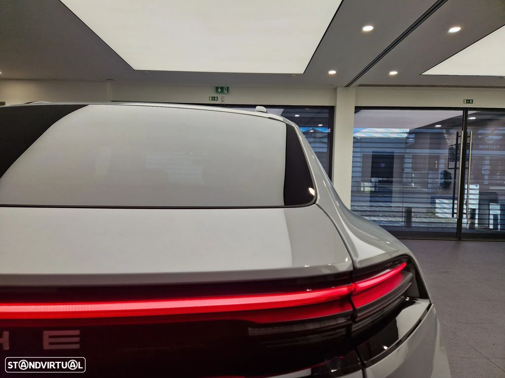 Porsche Macan Electric 4 - 5