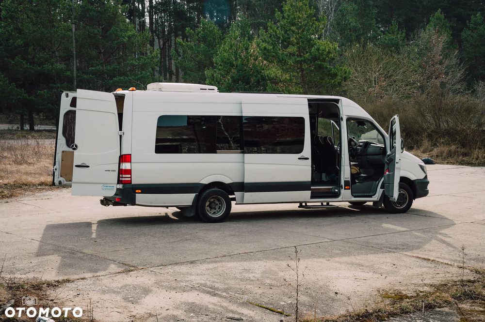 Mercedes-Benz 519 - 33