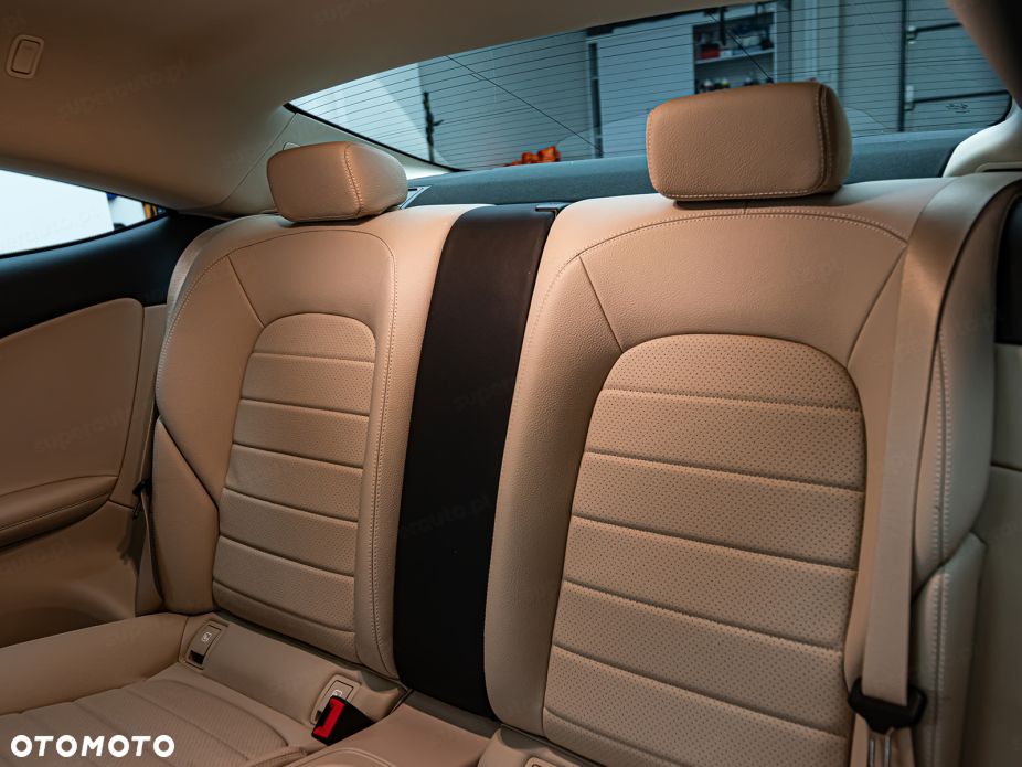 Mercedes-Benz Klasa C 300 9G-TRONIC - 26