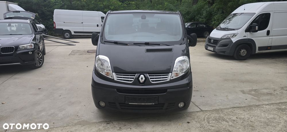Renault Trafic Grand Passenger Black Edition - 1