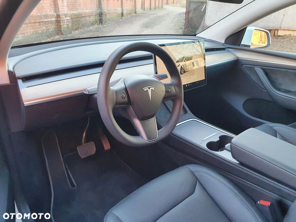 Tesla Y Long Range RWD - 11