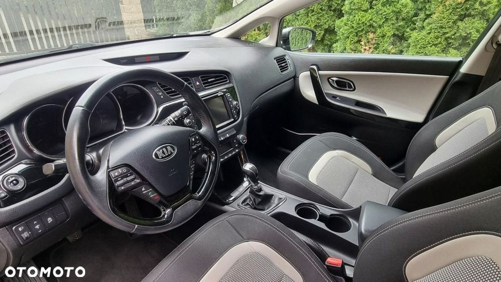 Kia Ceed - 13