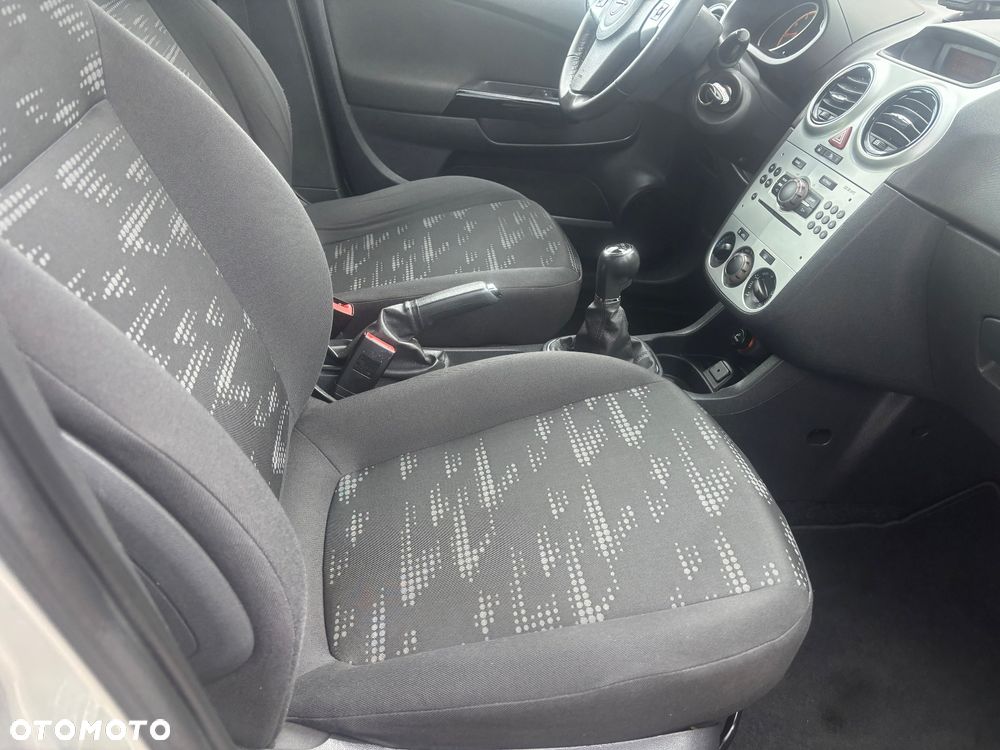 Opel Corsa 1.2 16V Essentia - 22