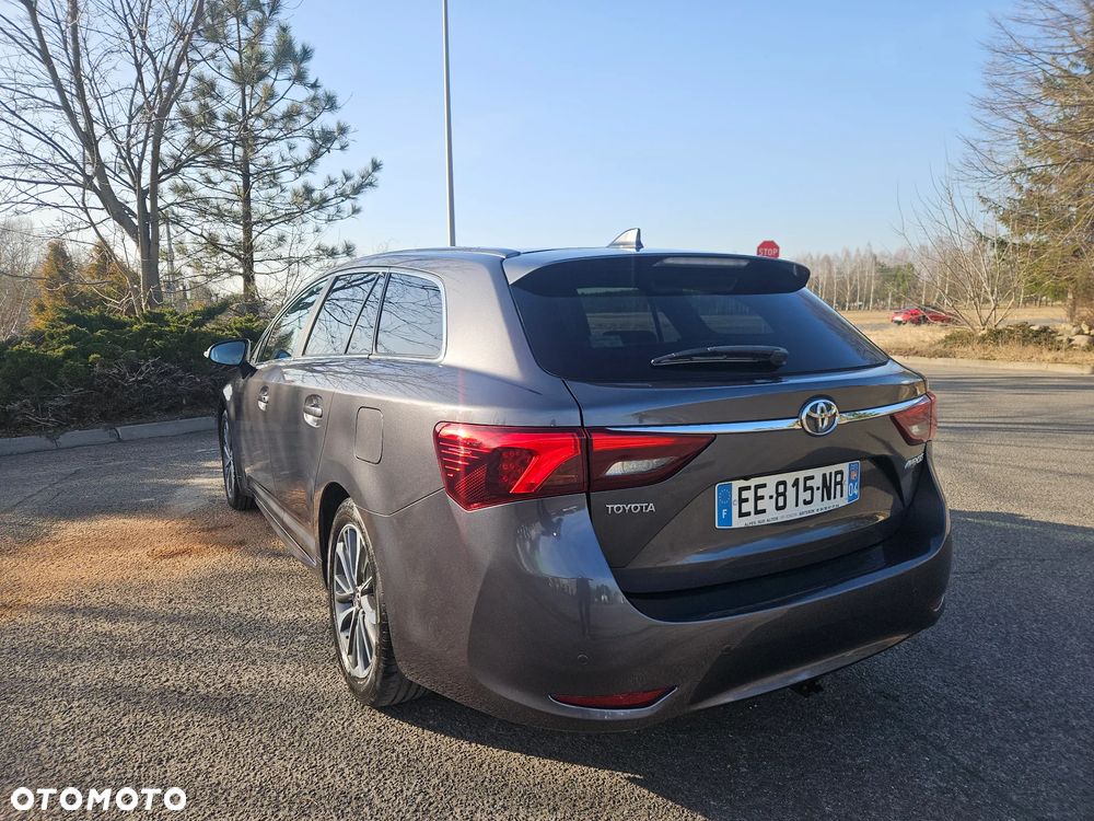 Toyota Avensis 2.0 D-4D Premium - 16