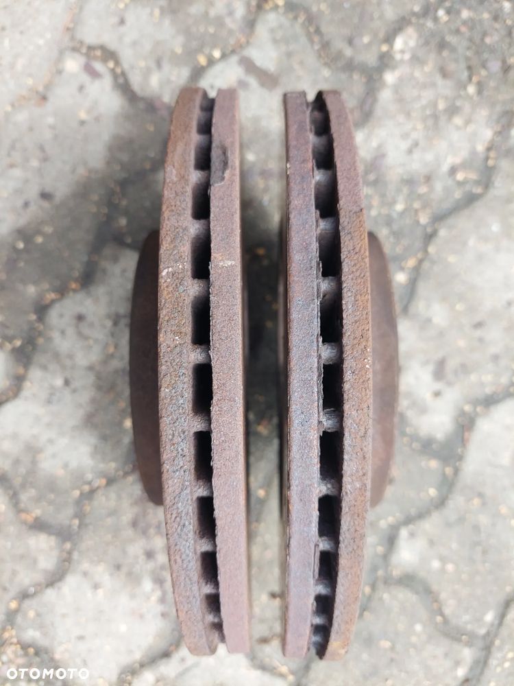 Tarcze hamulcowe przednie Ford Focus MK3 - 2