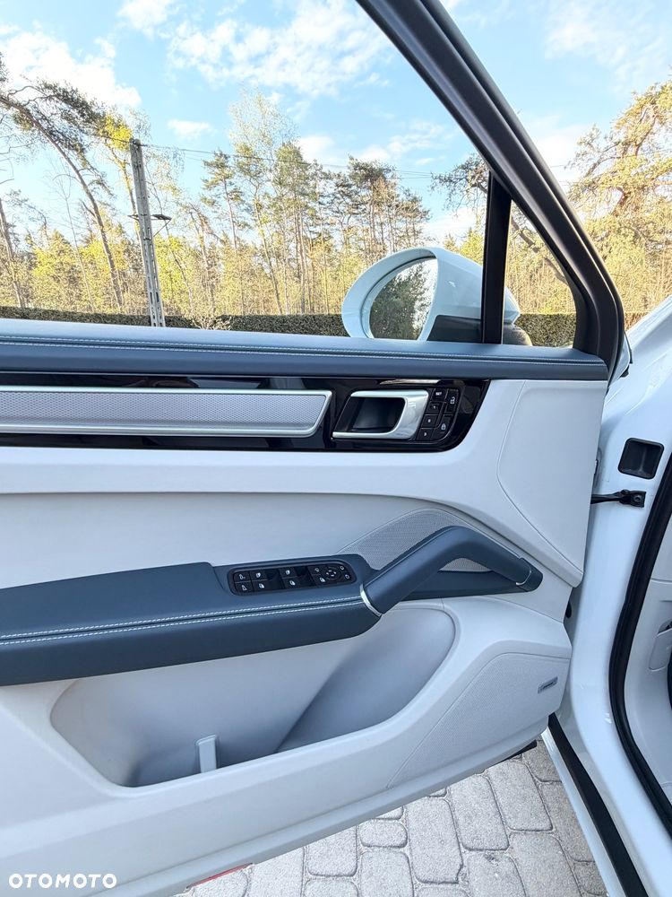 Porsche Cayenne Platinum Edition - 21