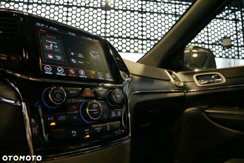 Jeep Grand Cherokee - 26