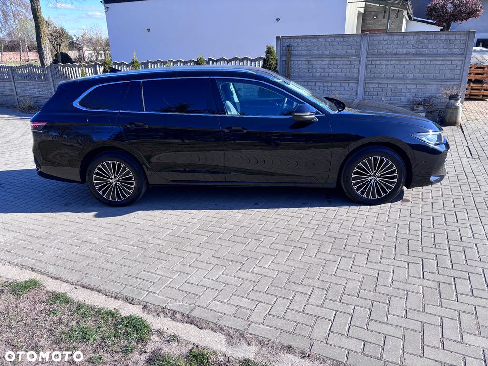 Volkswagen Passat Variant 2.0 TDI SCR 4Motion DSG Elegance - 8