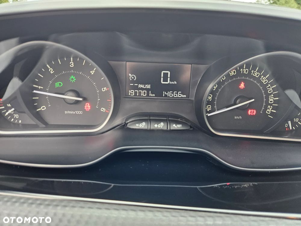 Peugeot 2008 BlueHDi 100 STOP & START Allure - 13