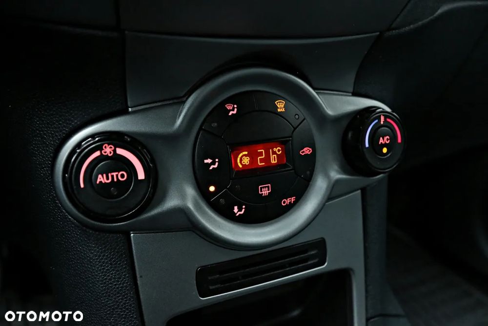 Ford Fiesta 1.25 Champions Edition - 36