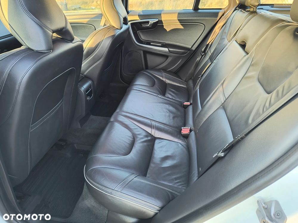 Volvo V60 D6 AWD Plug-in Hybrid Summum - 26