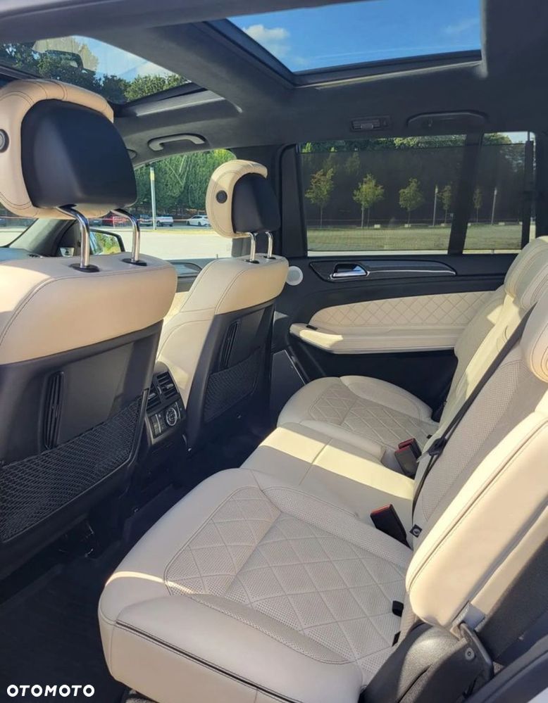 Mercedes-Benz GLS - 27