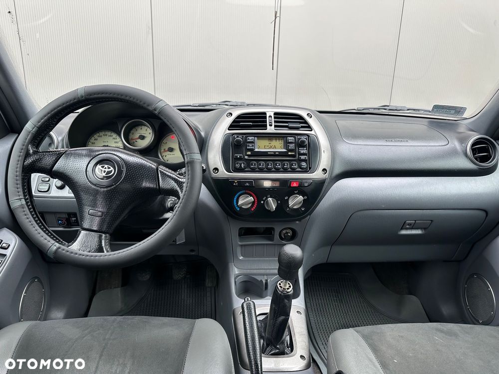 Toyota RAV4 - 6