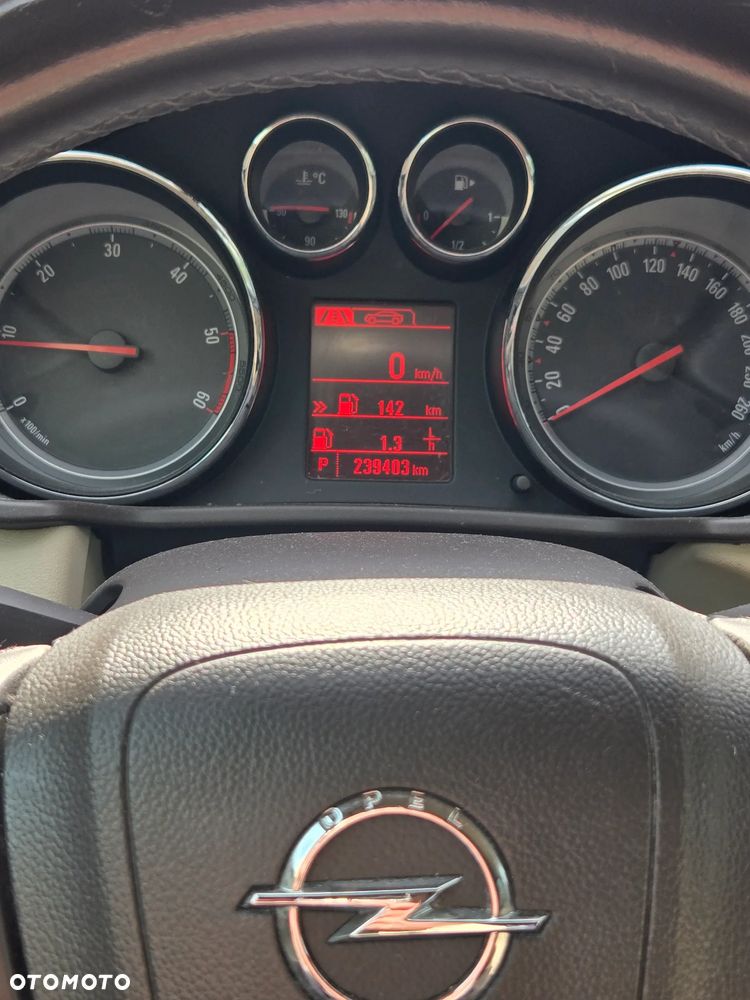 Opel Insignia - 25