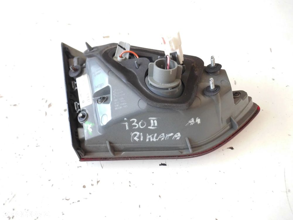 LAMPA W KLAPĘ HYUNDAI I30 II HATCHBACK PRAWA TYLNA ORYGINAŁ - 5